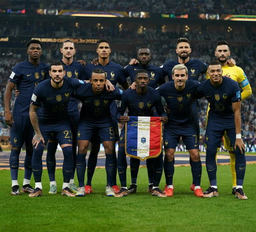2022年世界杯法国队阵容(法国队和波兰明星球员合照)